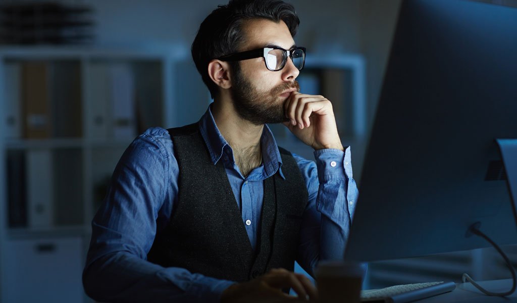 A person concentrated, diligently studying